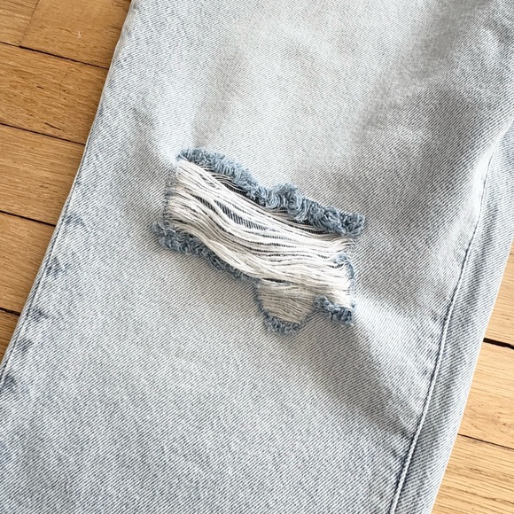 Good American Good Classic Distressed Straight Leg Jeans - Picture 8 of 14